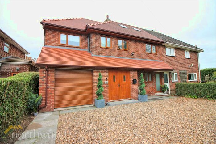 4 Bedroom Semi-Detached House For Sale In Heyescroft, Bickerstaffe, Ormskirk, L39