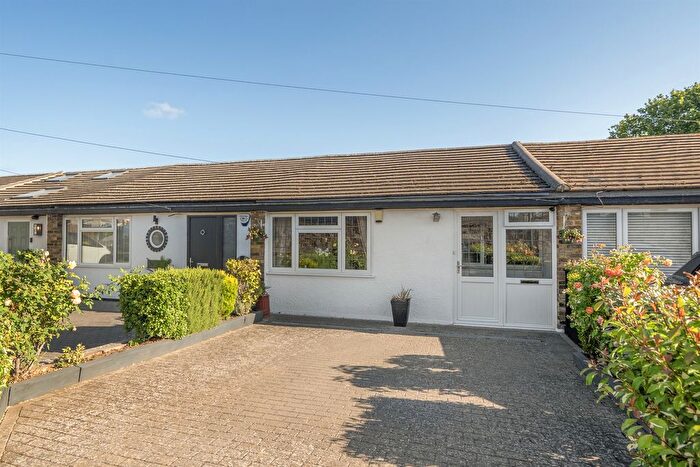 1 Bedroom Terraced Bungalow For Sale In Hardy Way, Enfield, EN2