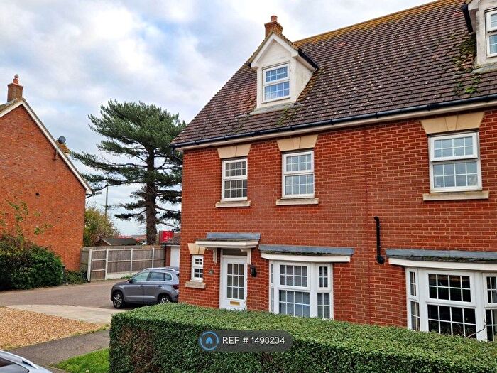 4 Bedroom Semi-Detached House To Rent In Larch Close, Hersden, Canterbury, CT3