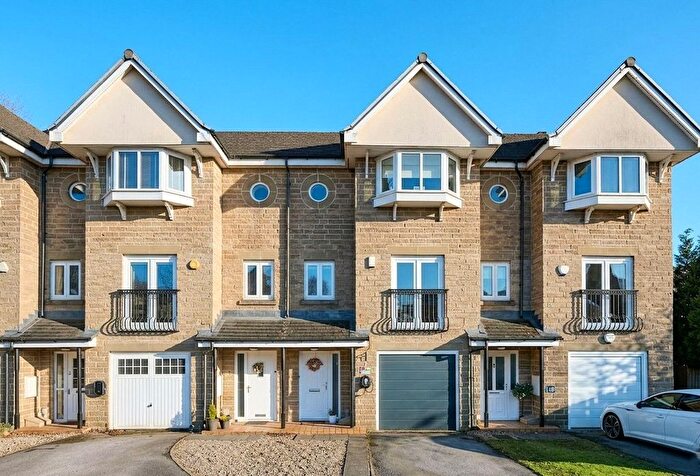 4 Bedroom Terraced House For Sale In Pennythorne Drive, Yeadon, Leeds, West Yorkshire, LS19