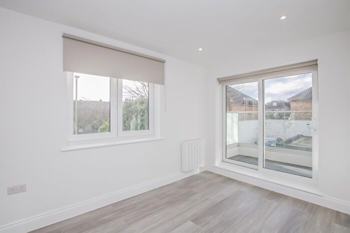 2 Bedroom End Of Terrace House To Rent In Newstead Court, Brent Street, Hendon, NW4