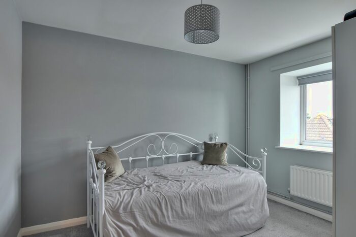 2 Bedroom Flat For Sale In Willow Road, Dunmow, CM6
