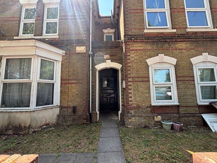 2 Bedroom Flat To Rent In Wordsworth Road, Shirley, Southampton, SO15