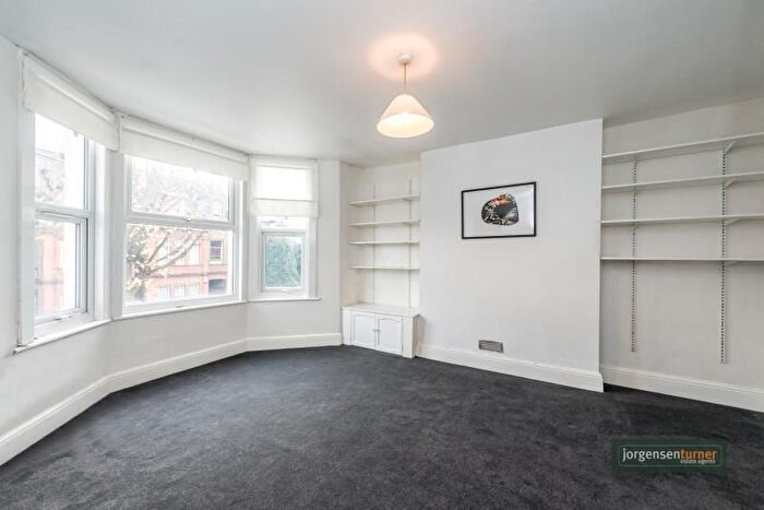 2 Bedroom Flat To Rent In Grafton Road, London, W3