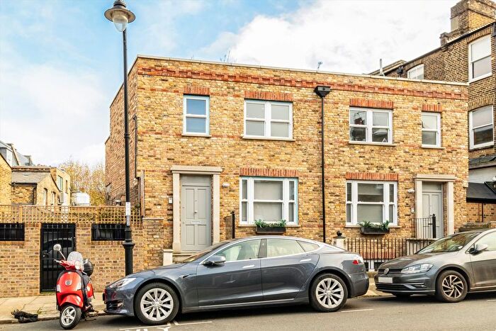 4 Bedroom Property To Rent In Ruvigny Gardens, Putney, SW15