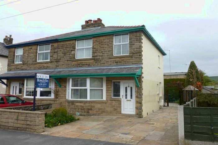 3 Bedroom Semi-Detached House To Rent In Quentin Road, Chapel-En-Le-Frith, High Peak, SK23