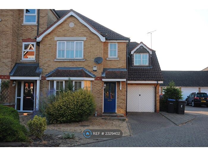 6 Bedroom Semi-Detached House To Rent In Nightingale Shott, Egham, TW20