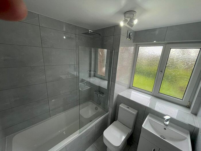 2 Bedroom Flat To Rent In Brading Crescent, London, E11