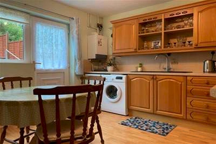 2 Bedroom House To Rent In Maes-y-felin, SA5