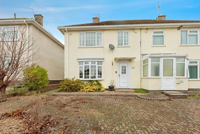 3 Bedroom Semi-Detached House For Sale In Selby Avenue, Leicester, LE5