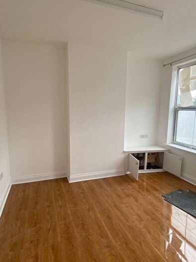 3 Bedroom Flat To Rent In Woodthorpe Road, Ashford, TW15