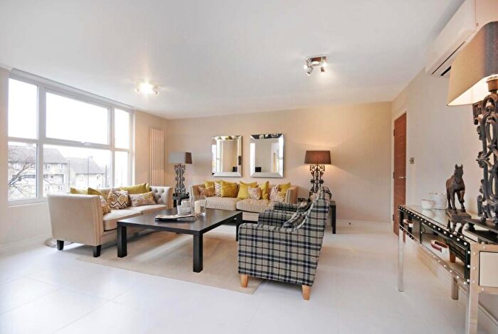 3 Bedroom Flat To Rent In St. Johns Wood Park London, NW8