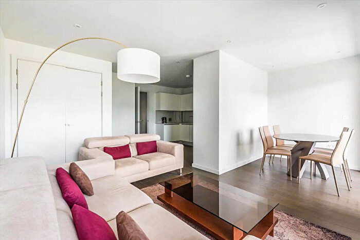 2 Bedroom Flat To Rent In Broadfield Lane, Kings Cross, London, NW1