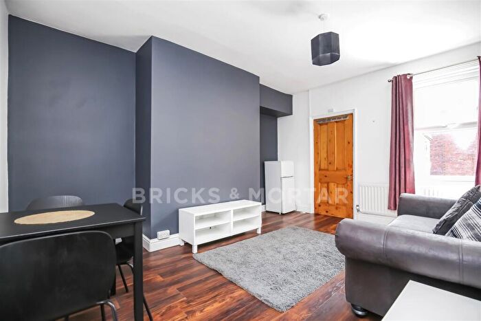 2 Bedroom Flat To Rent In Station Road, Gosforth, Newcastle Upon Tyne, NE3