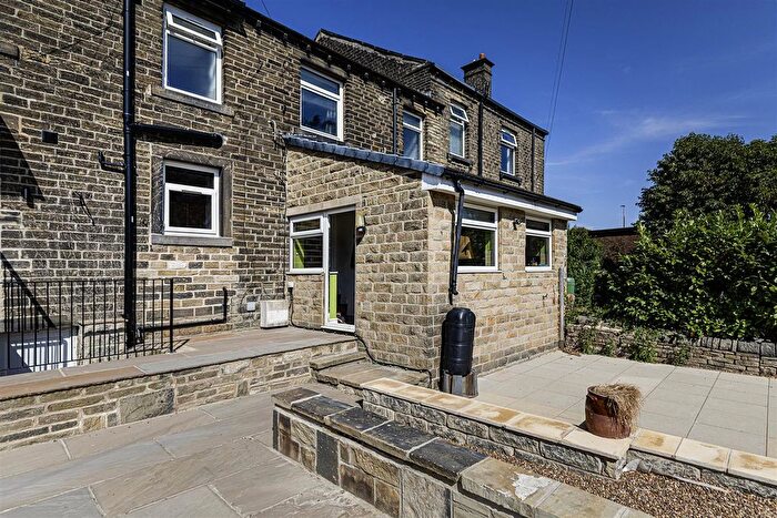 1 Bedroom Terraced House For Sale In New Hey Road, Salendine Nook, Huddersfield, HD3