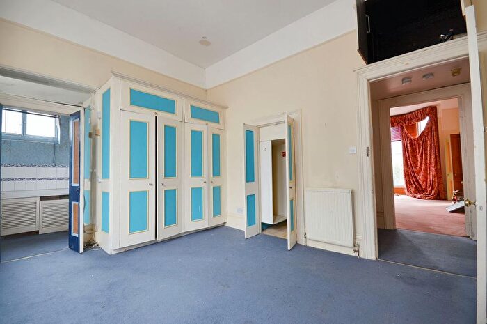 1 Bedroom Flat For Sale In Holland Road, London, W14