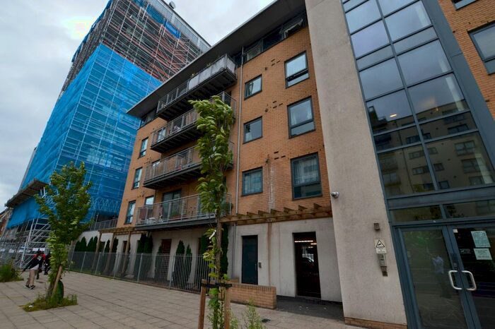 2 Bedroom Flat To Rent In City Gate House, Eastern Avenue, Ilford IG2