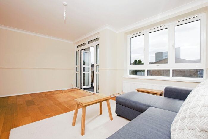 2 Bedroom Flat To Rent In Eveline Lowe Estate, London, SE16