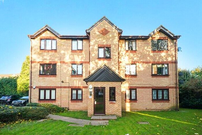 1 Bedroom Apartment To Rent In Woodfield Close, Enfield, EN1