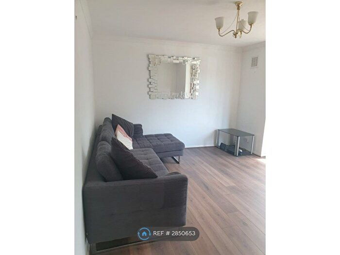2 Bedroom Flat To Rent In St. Alphonsus Road, London, SW4