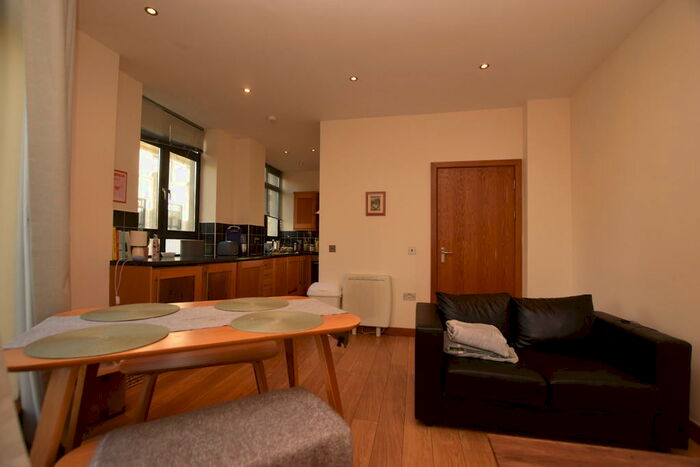2 Bedroom Apartment To Rent In Flat Bradley House, BS1