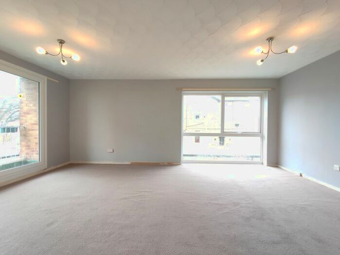 2 Bedroom Flat To Rent In The Parade, Minnis Bay, CT7