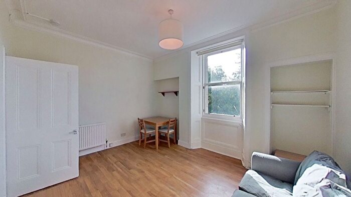 2 Bedroom Flat To Rent In Cheyne Street, Edinburgh, Midlothian, EH4