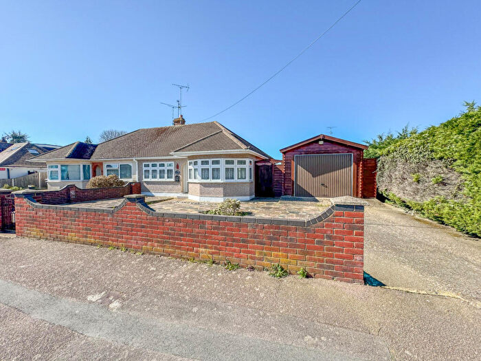 2 Bedroom Semi-Detached Bungalow For Sale In Southview Road, Hockley, SS5