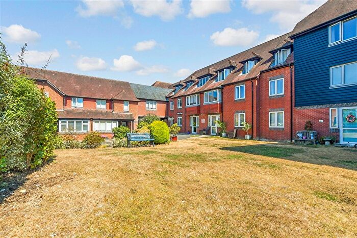 2 Bedroom Flat For Sale In Woodbury Lane, Tenterden, Kent, TN30