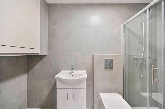 Studio To Rent In Hounslow Avenue, Hounslow, TW3