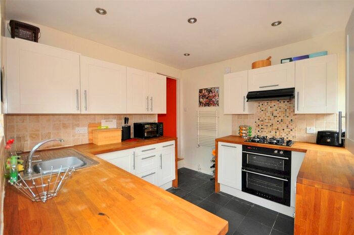 1 Bedroom Flat To Rent In Robinson Road, Colliers Wood, London, SW17