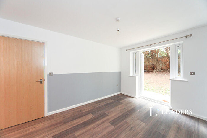 2 Bedroom Apartment To Rent In Modern Two-Bedroom Ground Floor Flat – Near Town Centre & Train Station - - Royal Navy Court - Unfurnished, LU2