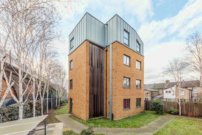 2 Bedroom Flat To Rent In Queens Road, Peckham, London, SE15