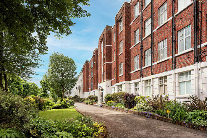 1 Bedroom Apartment For Sale In Gilling Court, Belsize Grove, London, NW3