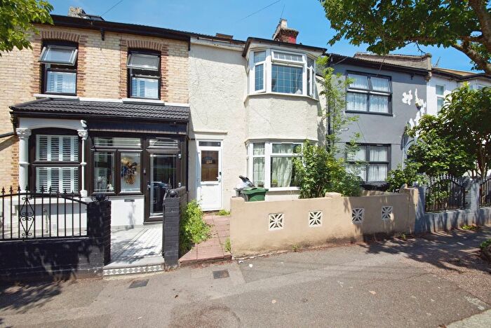 4 Bedroom Terraced House For Sale In Cottenham Road, Walthamstow, E17