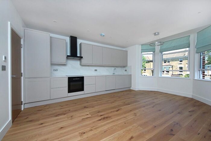 2 Bedroom Flat To Rent In Cumberland Park, W3