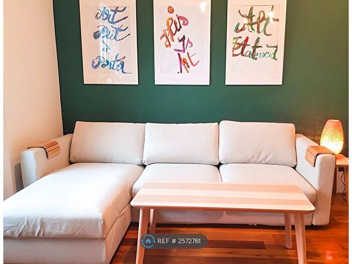 2 Bedroom Flat To Rent In Morningside Road, Edinburgh, EH10