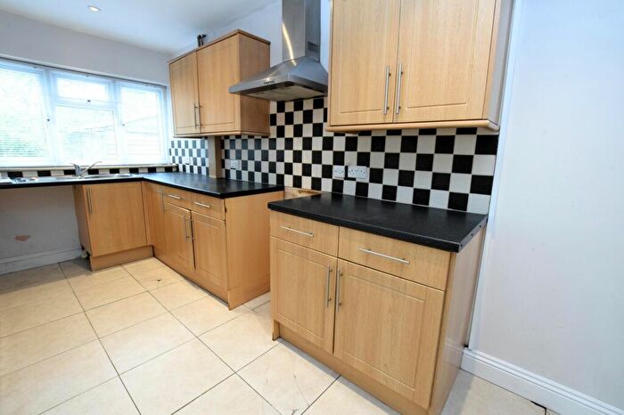 3 Bedroom Detached House For Sale In Bicester Road, Kidlington, OX5