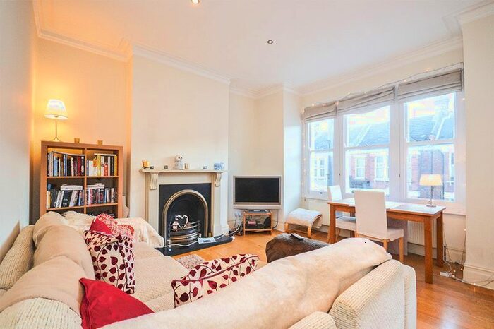3 Bedroom Flat To Rent In Hazelbourne Road, Clapham South, SW12