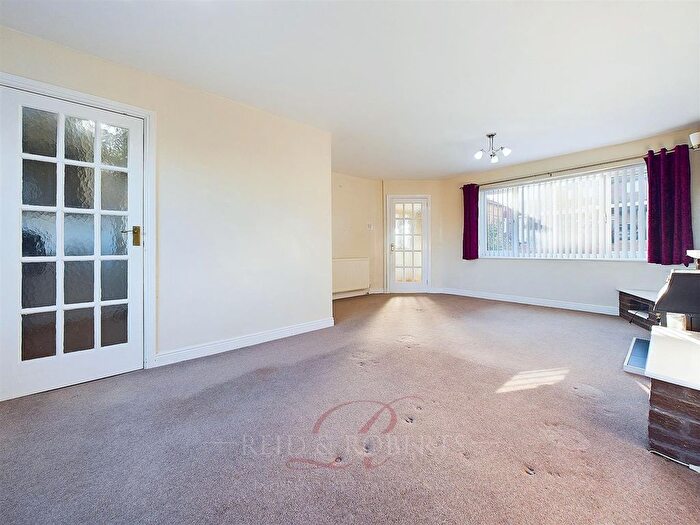 3 Bedroom Detached House For Sale In Woodland Drive, Greenfield, Holywell, CH8