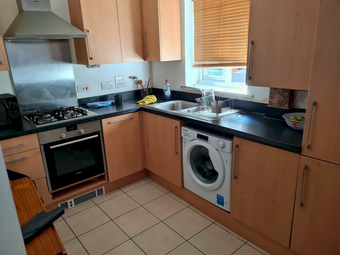 2 Bedroom Flat To Rent In Tilling Close, Maidstone, ME15