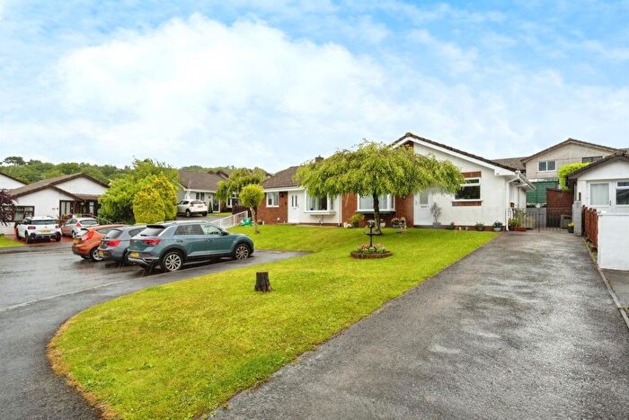 3 Bedroom Semi-Detached Bungalow For Sale In Mackworth Drive, Cimla, Neath, SA11