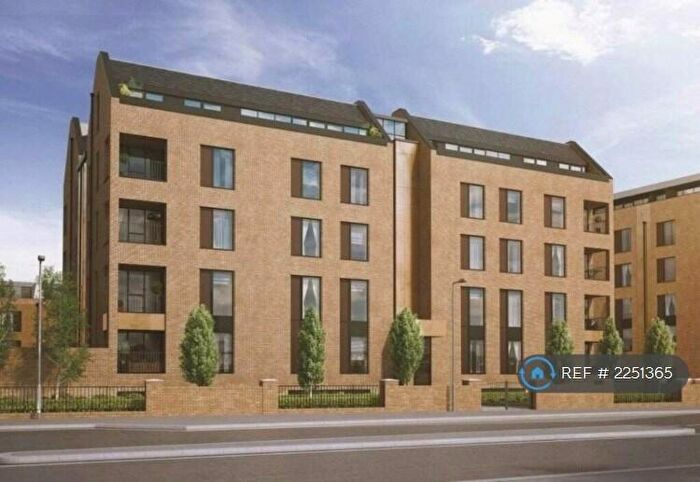 3 Bedroom Penthouse To Rent In Stanhope House, London, N20