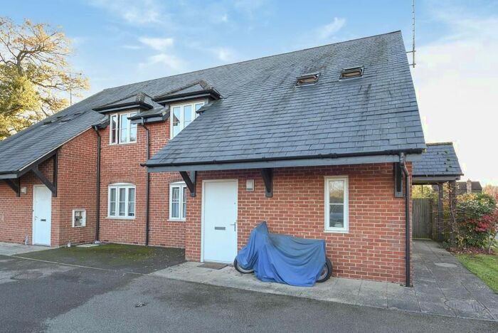 1 Bedroom Flat To Rent In Winchmore Hill, Amersham, HP7