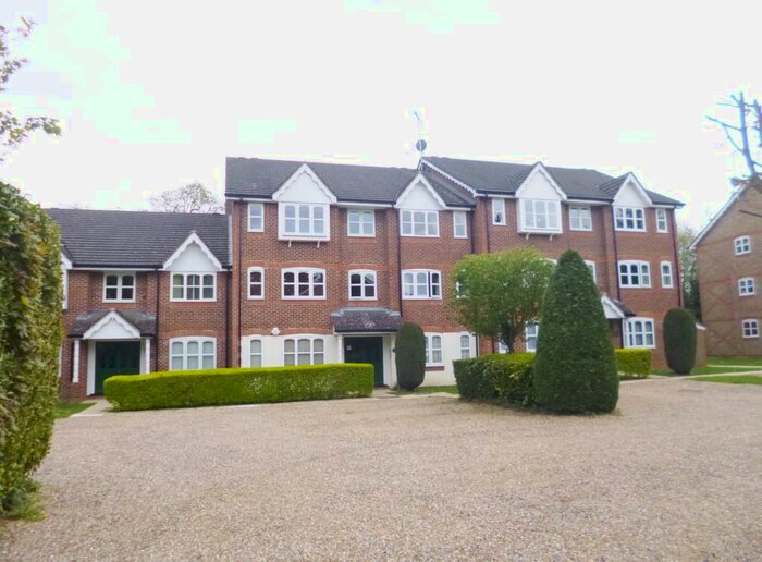 2 Bedroom Flat To Rent In Foxlands Close, Watford, WD25
