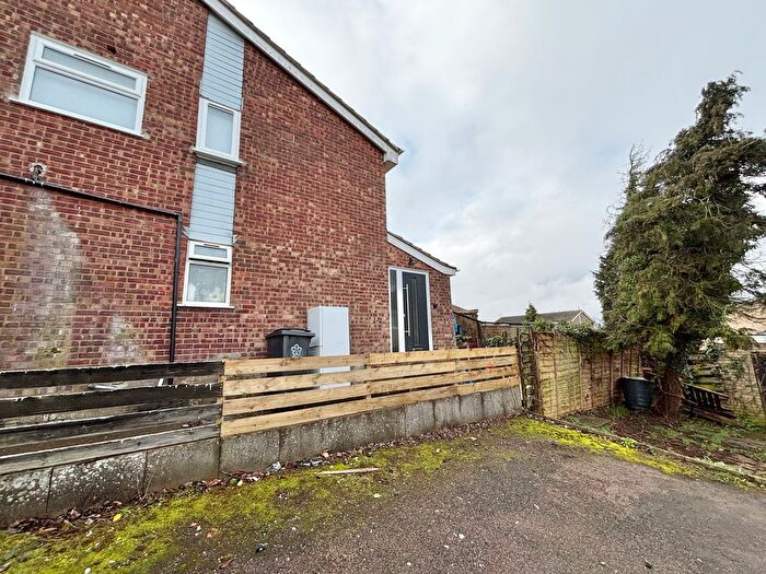 2 Bedroom Flat To Rent In Teignmouth Close, Leicester, LE5