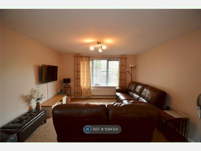 2 Bedroom Flat To Rent In Jackson Close, Slough, SL3