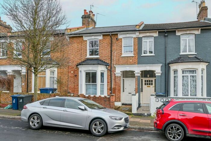 2 Bedroom Flat For Sale In Milton Road, Poet's Corner, London, W3