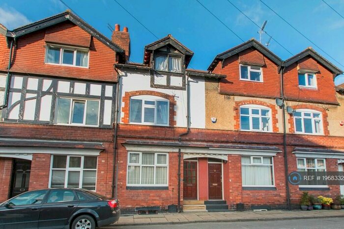 1 Bedroom Flat To Rent In Hawthorn Vale, Leeds, LS7