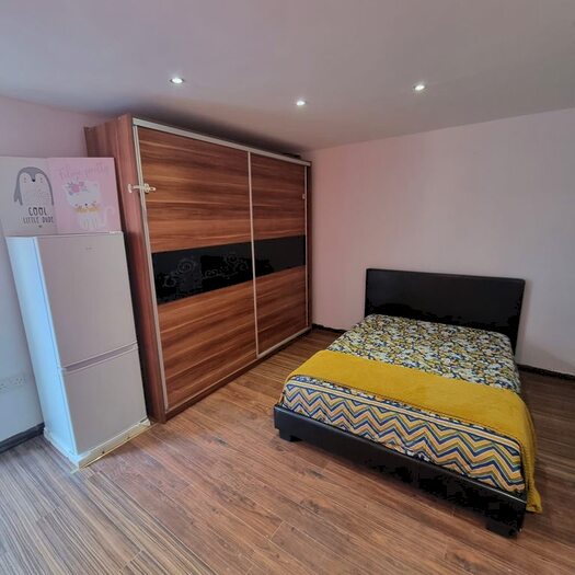 1 Bedroom Flat To Rent In Headley Drive, Ilford, IG2